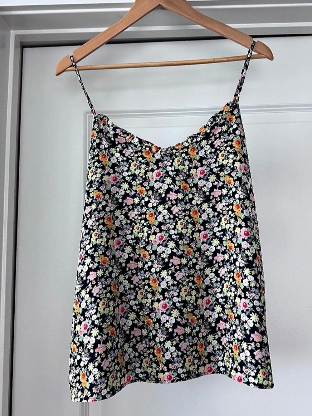 LOFT Floral Camisole in Black & Multicolor Size Medium Like New